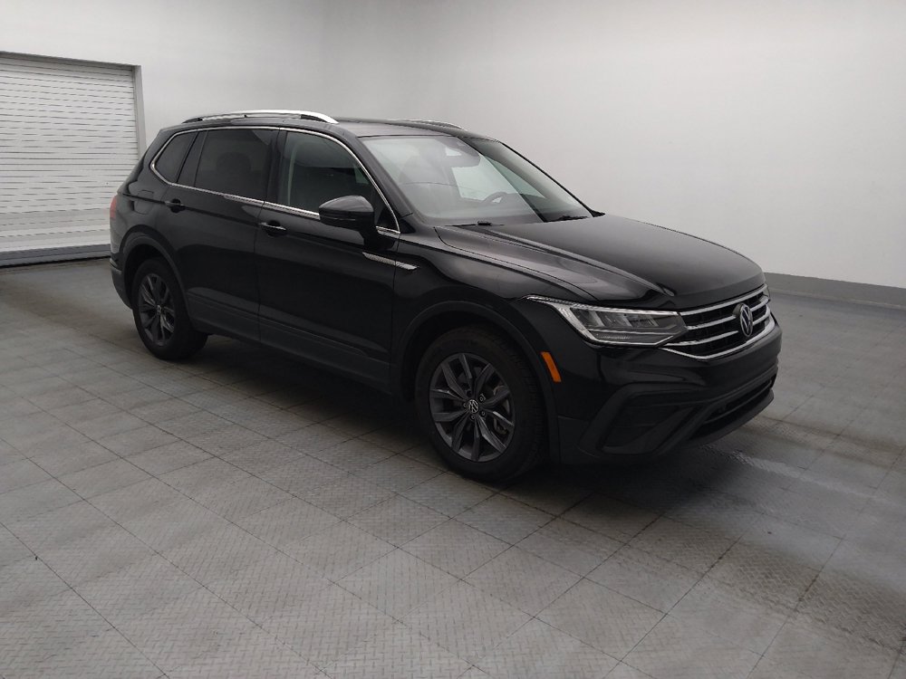 Used 2023 Volkswagen Tiguan SE w/ Panoramic Sunroof Package FWD image 11