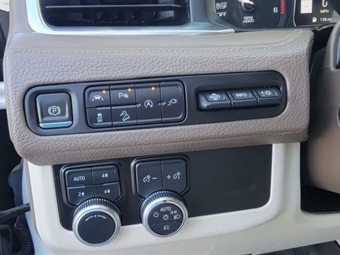 Used 2021 GMC Yukon XL Denali w/ Denali Premium Package image 24