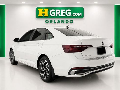 Used 2023 Volkswagen Jetta SEL FWD image 2