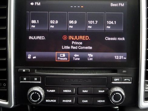 Used 2017 Porsche Cayenne Platinum Edition image 22