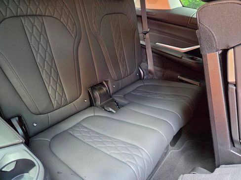 Used 2025 BMW X7 xDrive40i AWD/4WD image 13