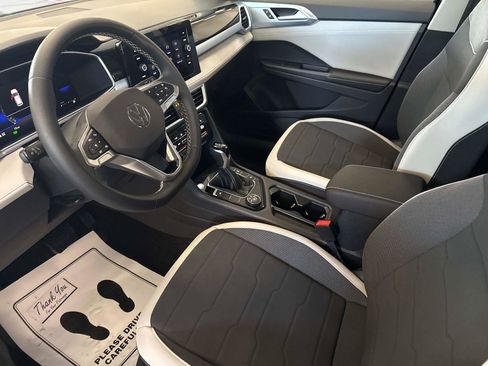 New 2026 Volkswagen Taos SE image 22