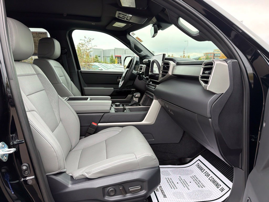 Used 2025 Toyota Tundra Limited AWD/4WD image 12