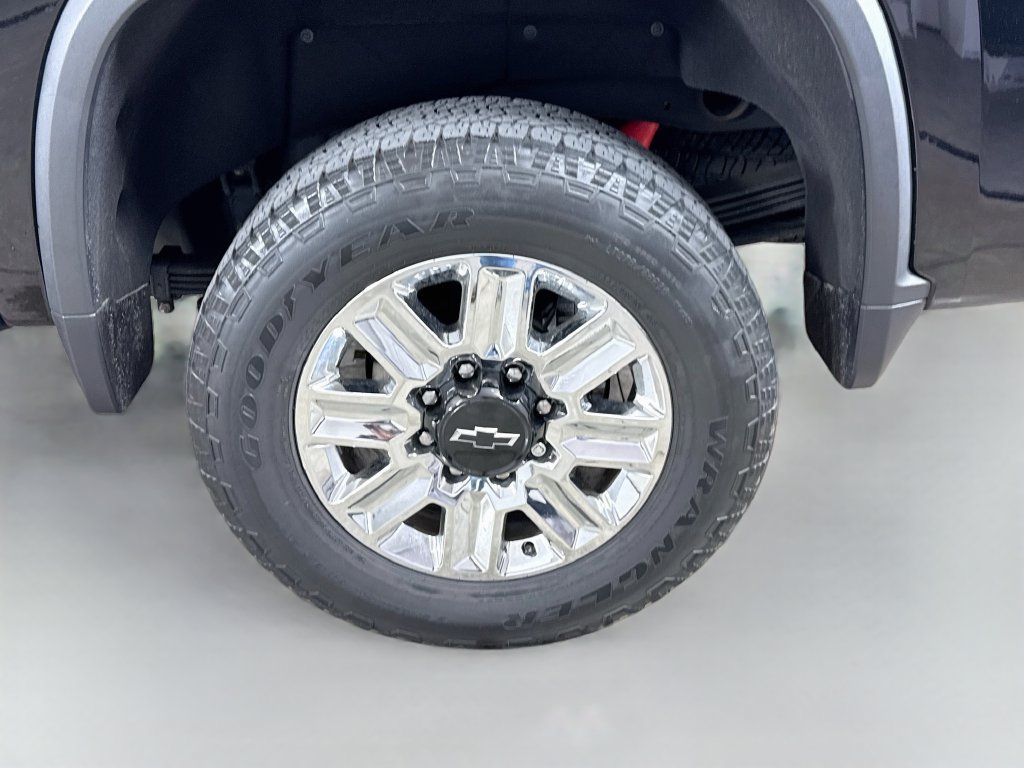 Used 2024 Chevrolet Silverado 2500 High Country w/ High Country Premium Package AWD/4WD image 33