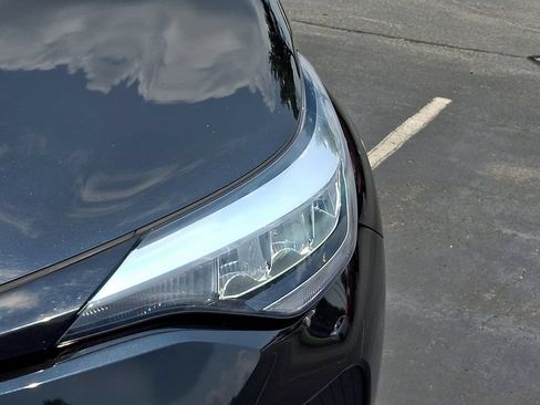 Used 2022 Toyota C-HR XLE FWD image 9