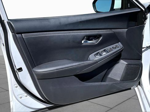 Used 2025 Nissan Sentra SV FWD image 14