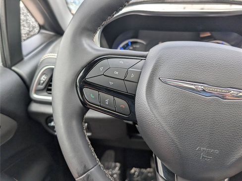 Used 2023 Chrysler Pacifica Limited w/ Uconnect Theater Family Group FWD image 29
