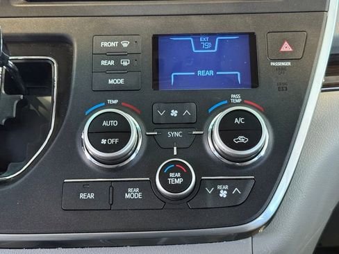 Used 2015 Toyota Sienna XLE w/ XLE Navigation Package image 28