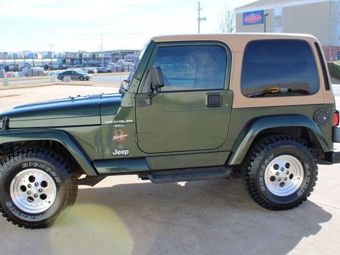 Used 1998 Jeep Wrangler Sahara image 2