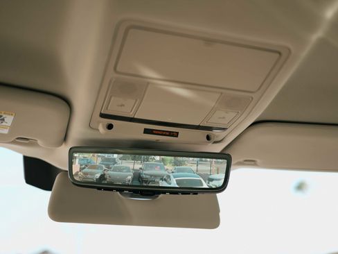 Used 2020 Land Rover Defender 110 SE image 10