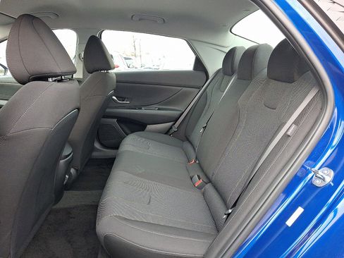 Certified 2025 Hyundai Elantra SE image 10