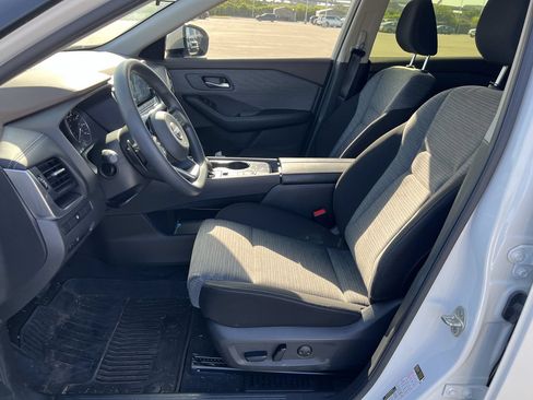 Used 2023 Nissan Rogue SV FWD image 9