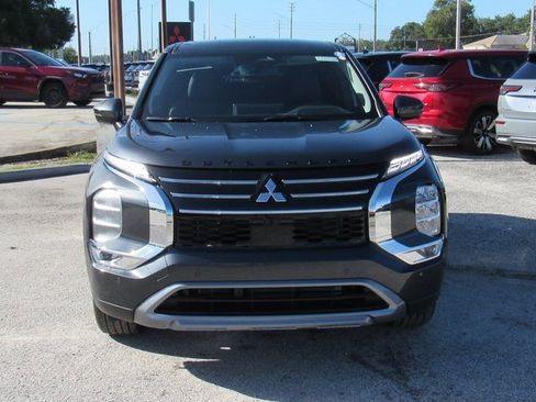 New 2025 Mitsubishi Outlander SE image 7