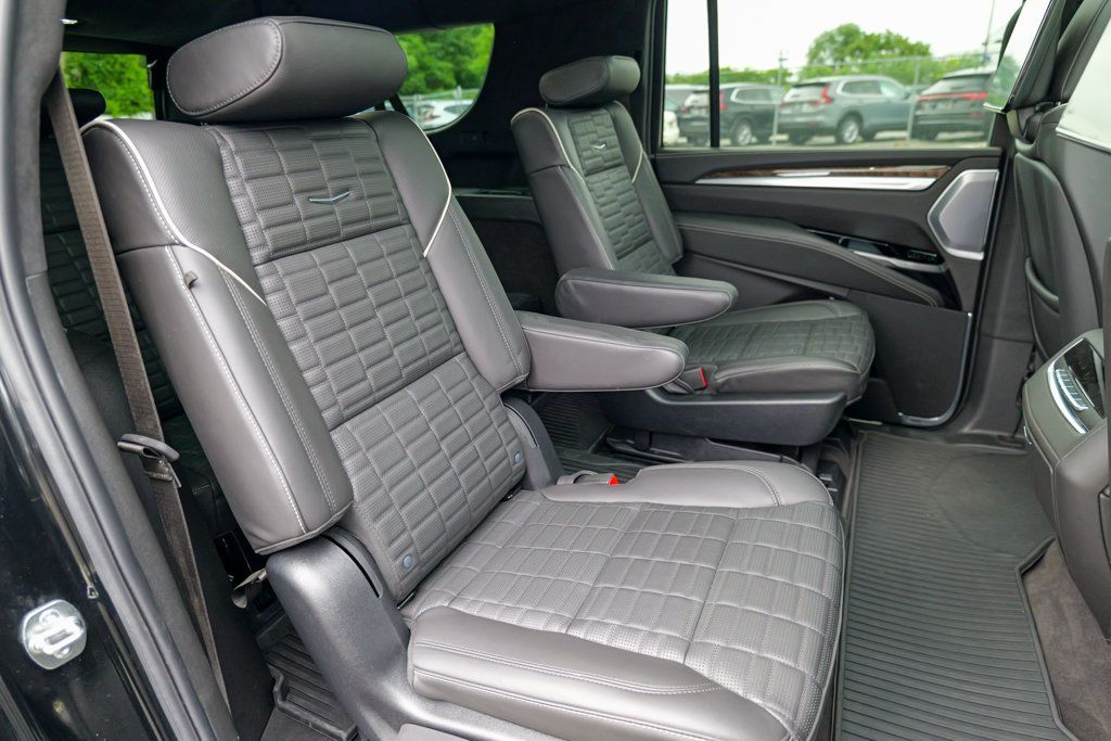 Used 2025 Cadillac Escalade ESV Sport Platinum AWD/4WD image 33