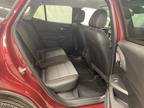 Used 2025 Chevrolet Trax LT w/ LT Convenience Package image 17