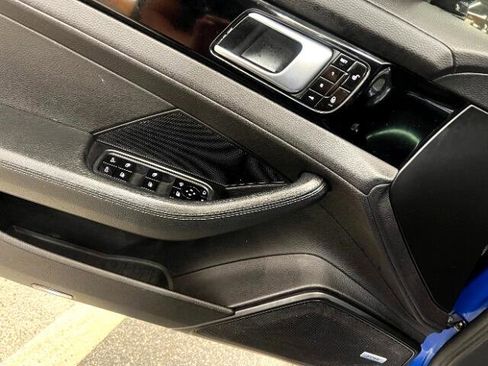 Used 2017 Porsche Panamera image 9