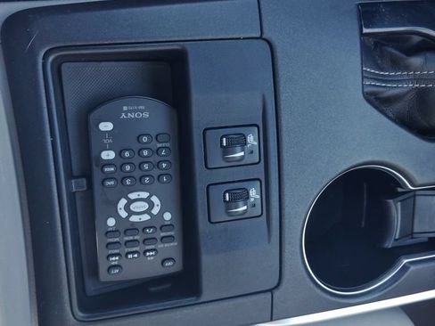 Used 2015 Toyota Camry XLE w/ Advanced Technology Package FWD image 28