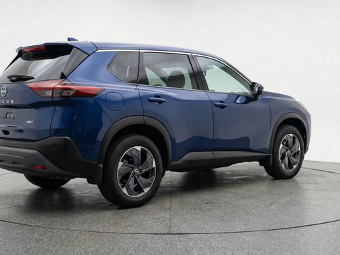 Used 2025 Nissan Rogue SV AWD/4WD image 9