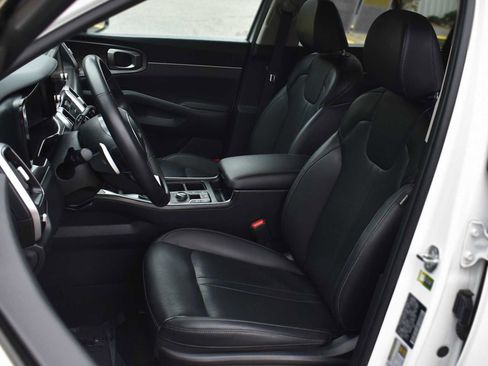 Used 2023 Kia Sorento EX image 10