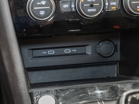Used 2024 Volkswagen Taos SE FWD image 18