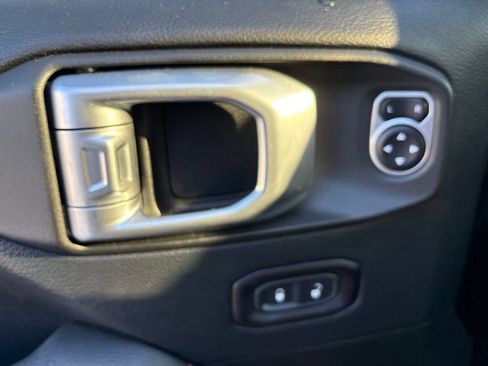 Used 2019 Jeep Wrangler Unlimited Rubicon AWD/4WD image 11