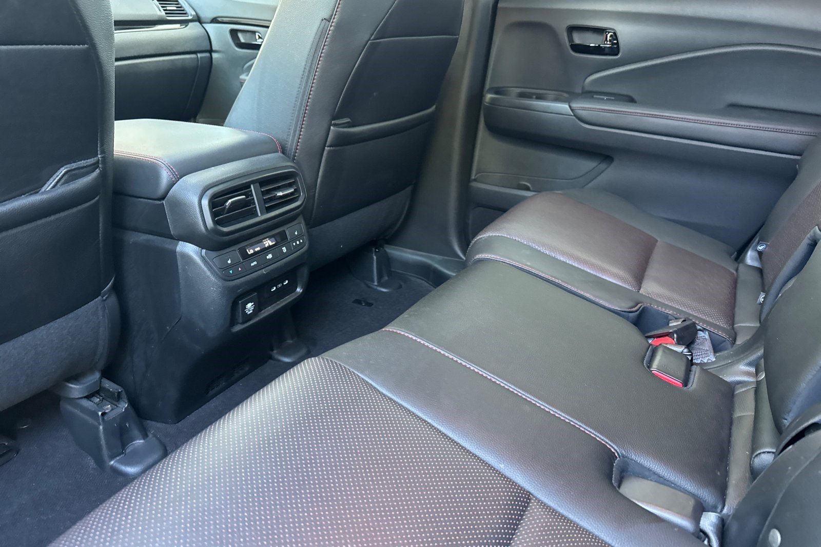 Used 2024 Honda Passport Black Edition image 28