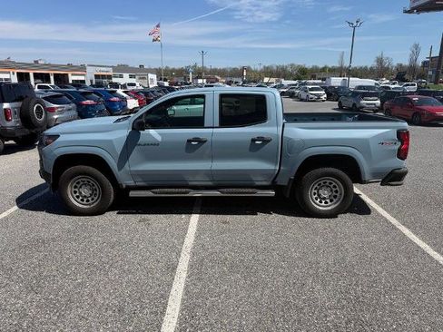 Used 2025 Chevrolet Colorado W/T w/ Advanced Trailering Package AWD/4WD image 5