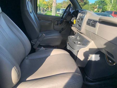 Used 2000 Chevrolet Express 1500 RWD image 12