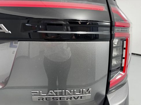 Used 2025 Nissan Armada Platinum Reserve AWD/4WD image 5