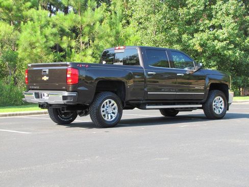 Used 2019 Chevrolet Silverado 2500 LTZ w/ Duramax Plus Package AWD/4WD image 6