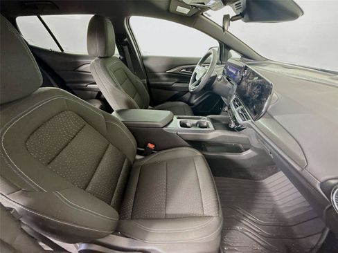 Used 2025 Chevrolet Equinox EV LT w/ LPO, All-Weather Mat Package FWD image 15