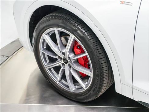 Used 2024 Audi Q5 e Premium Plus w/ Premium Plus Package AWD/4WD image 13