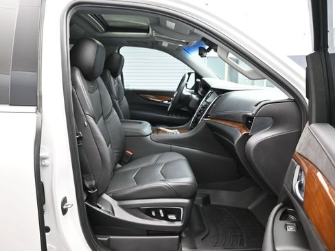Used 2020 Cadillac Escalade Premium Luxury AWD/4WD image 13