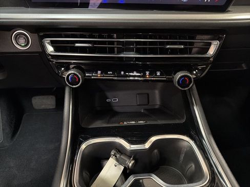 Used 2024 Chevrolet Traverse LT w/ Trailering Package image 21