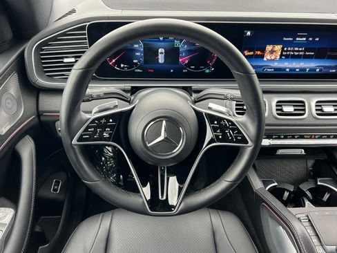 Used 2025 Mercedes-Benz GLS 450 4MATIC image 16