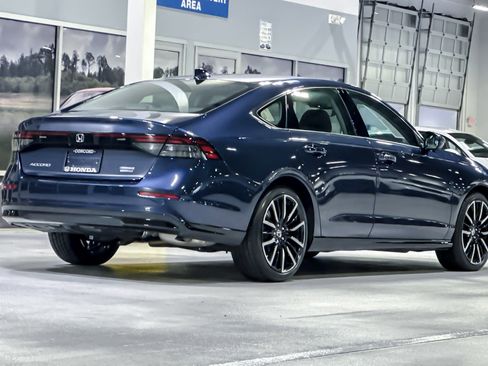 Used 2025 Honda Accord Touring image 8