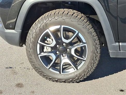 Used 2024 Jeep Compass Trailhawk w/ Trailhawk Elite Group image 8