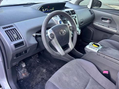 Used 2014 Toyota Prius V Five image 8