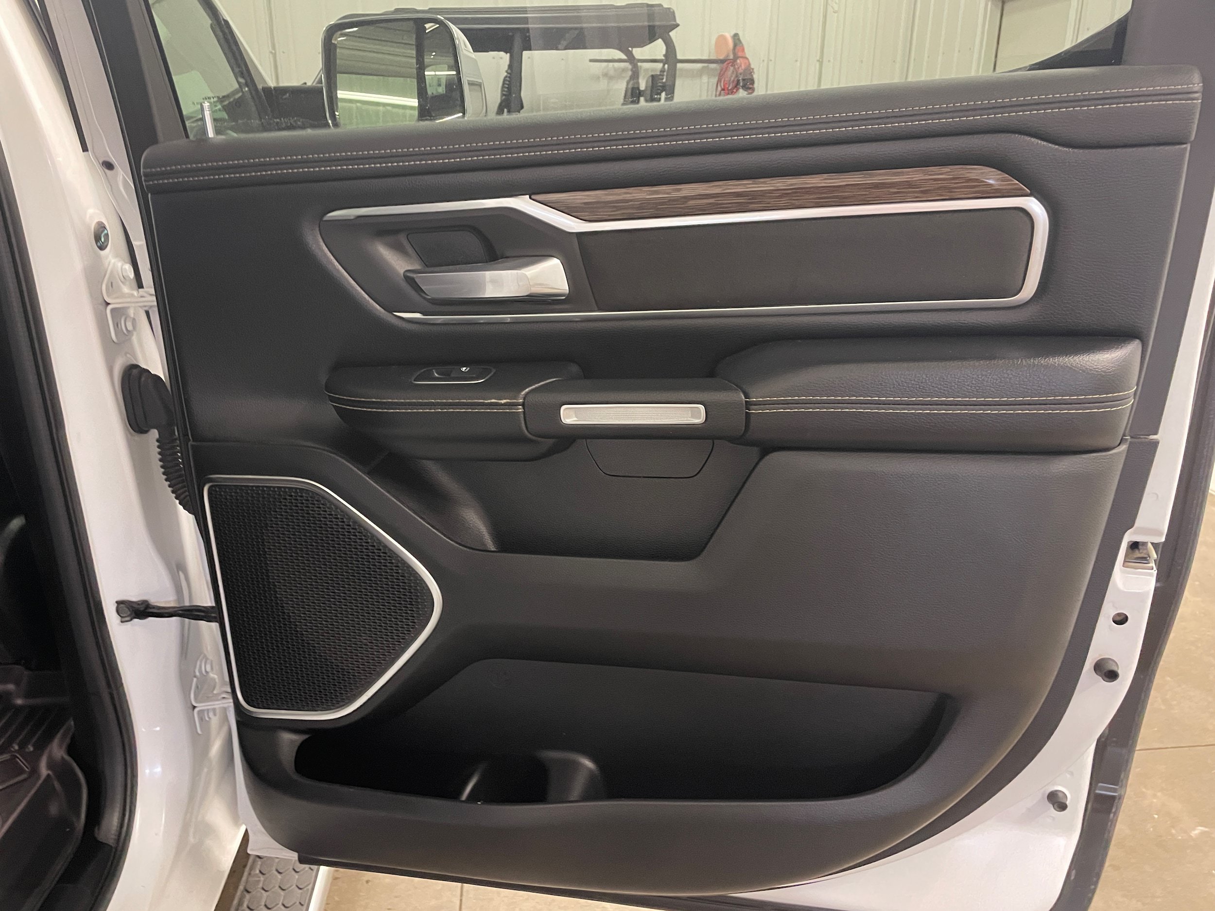 Used 2019 RAM 1500 Laramie AWD/4WD image 30