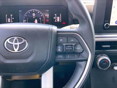 Used 2025 Toyota 4Runner SR5 AWD/4WD image 24