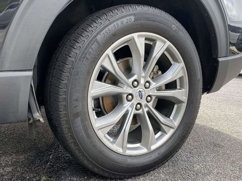 Used 2024 Ford Explorer XLT w/ Equipment Group 202A AWD/4WD image 11