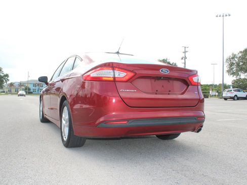 Used 2015 Ford Fusion SE FWD image 5