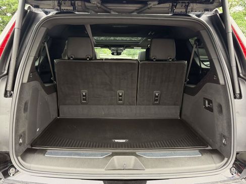 Used 2022 Cadillac Escalade ESV Premium Luxury AWD/4WD image 6