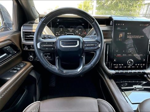 Used 2025 GMC Yukon XL Denali Ultimate AWD/4WD image 6