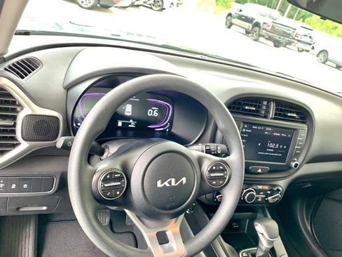Used 2025 Kia Soul LX FWD image 13
