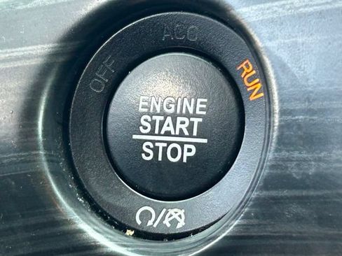 Used 2021 Jeep Grand Cherokee Laredo AWD/4WD image 16