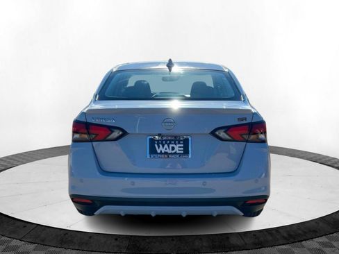New 2025 Nissan Versa SR w/ Trunk Package image 4