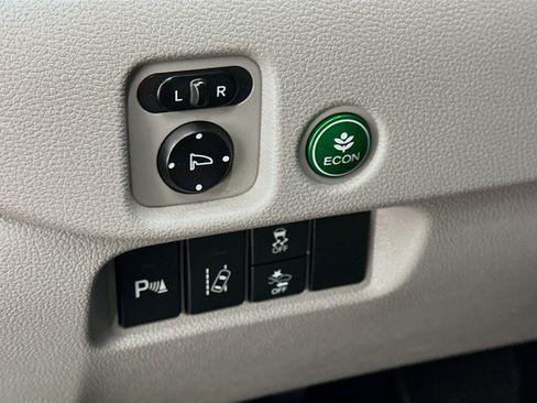 Used 2017 Honda Pilot Touring image 17