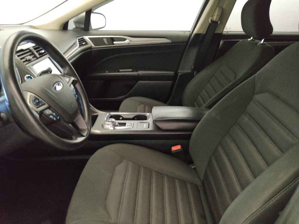 Used 2019 Ford Fusion SE FWD image 17