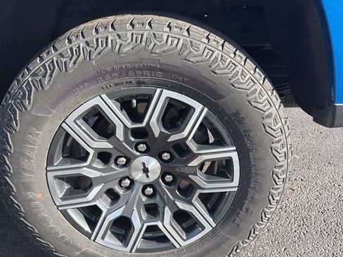 Used 2023 Chevrolet Colorado Z71 w/ Z71 Convenience Package 2 image 11